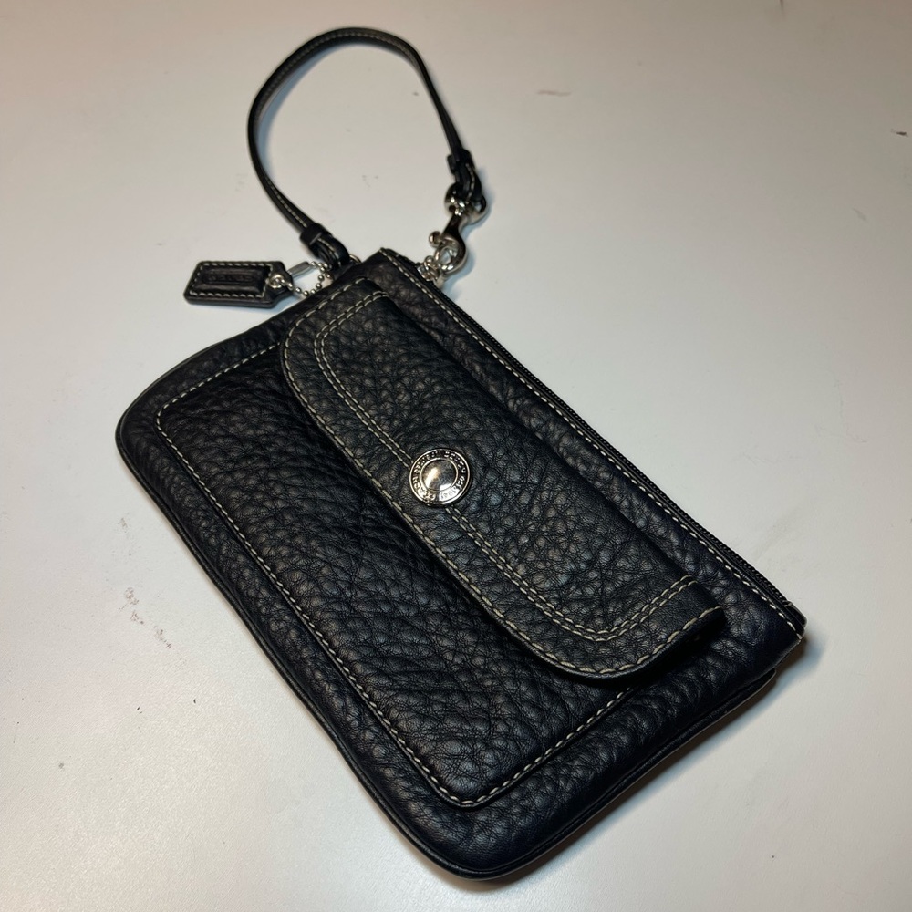 Coach Vintage Black Pebble Leather Wristlet - Picture 4 of 10